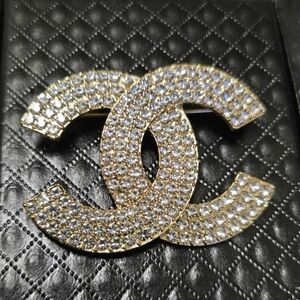 sparkly gold brooch, new